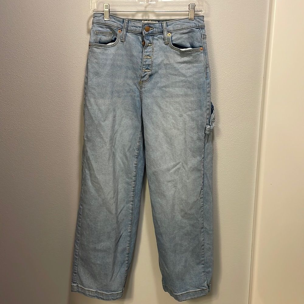 UNIVERSAL Thread High Rise Wise Leg woman’s jeans.